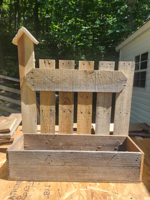 Natural wood welcome planter with arrow plaque